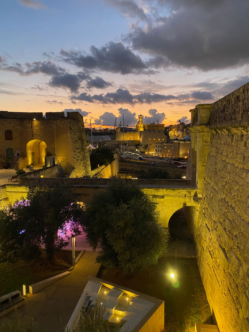 Malta fortifications. Historic house for sale.