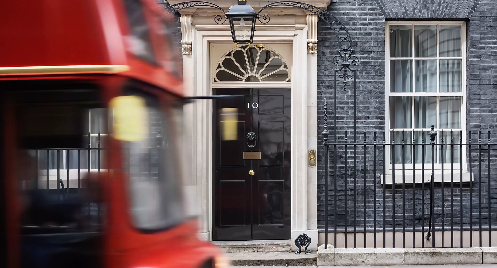 La porte du 10 downing stret à Londres