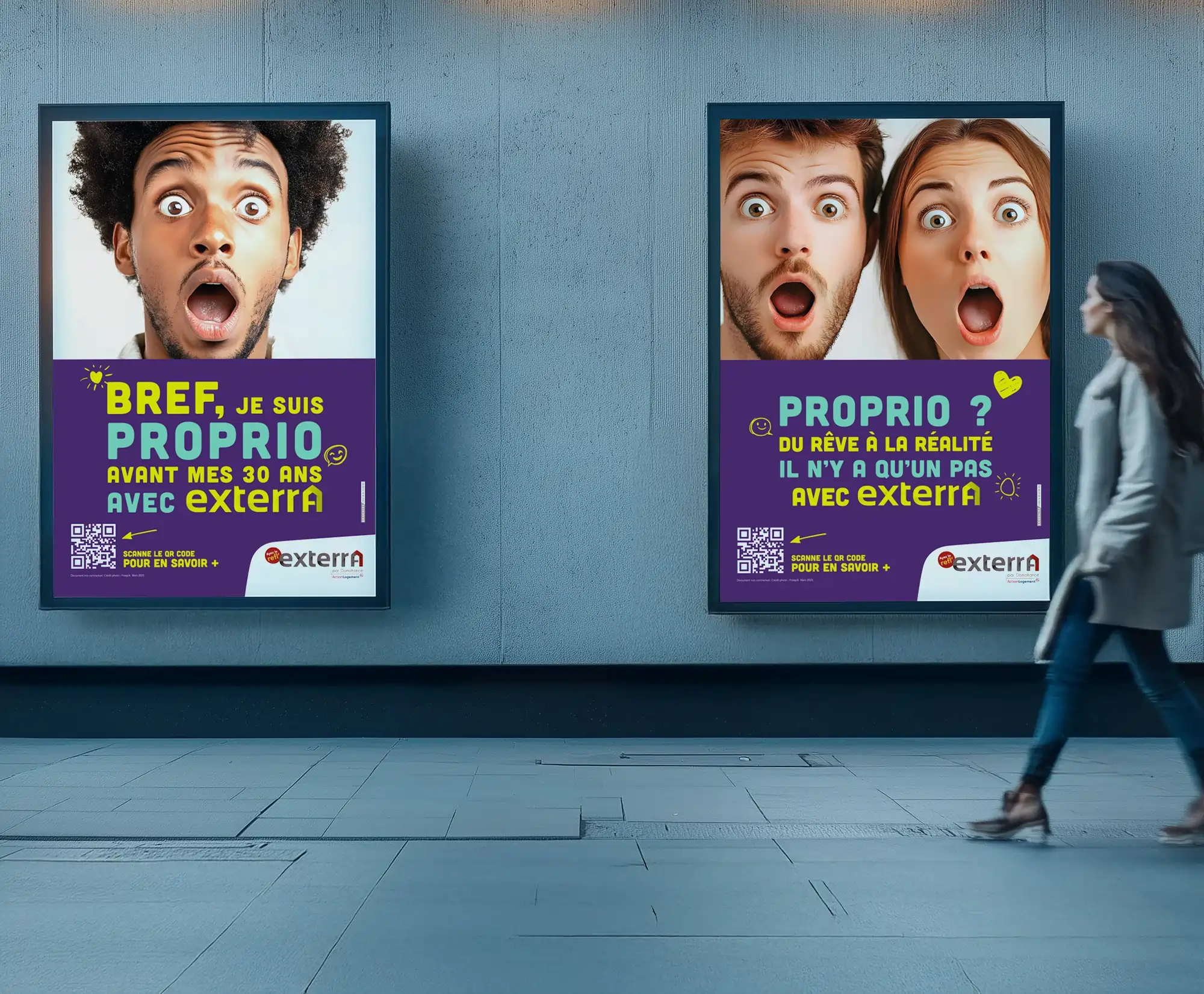 affiche dans la gare de bordeaux, représentant un couple et un jeune homme avec des expressions de surprise