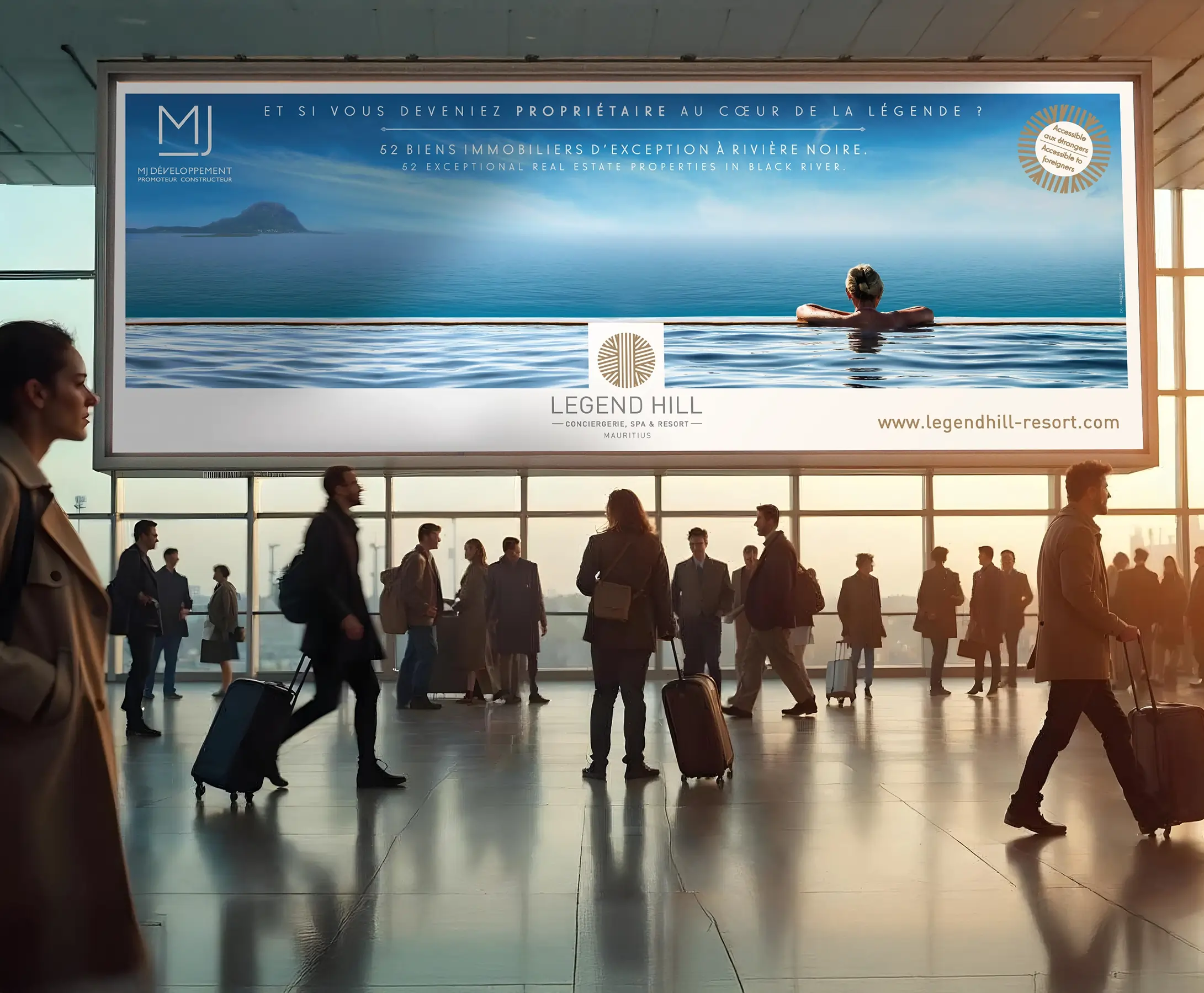 Mise en situation d'une affiche de la campagne publicitaire dans un aéroport