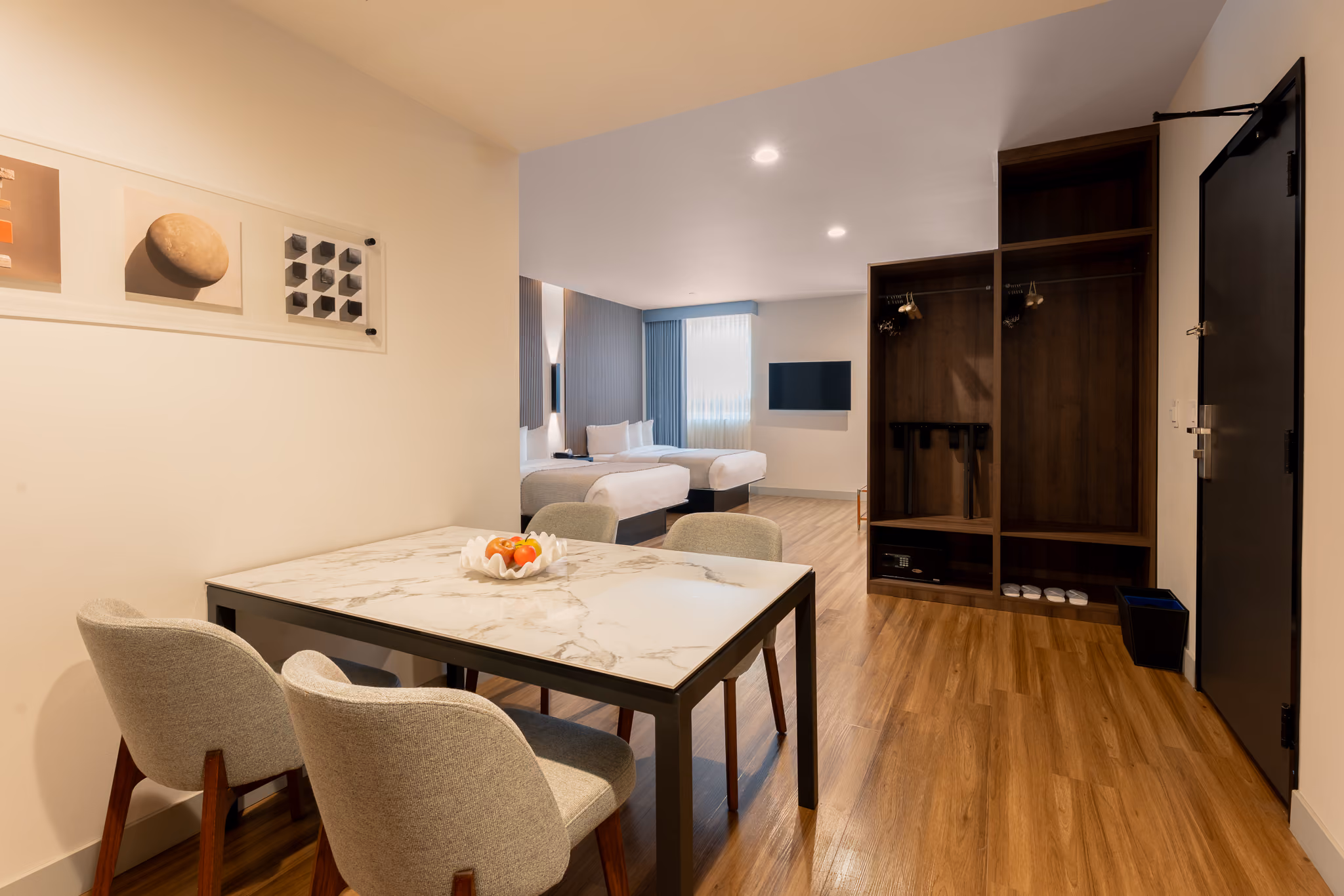 Queen Junior Suite ADA Room