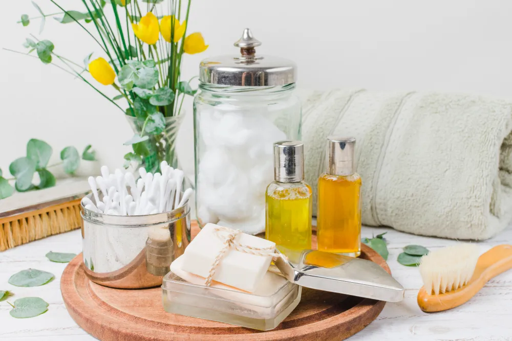 Utensilien für das Bad liegen