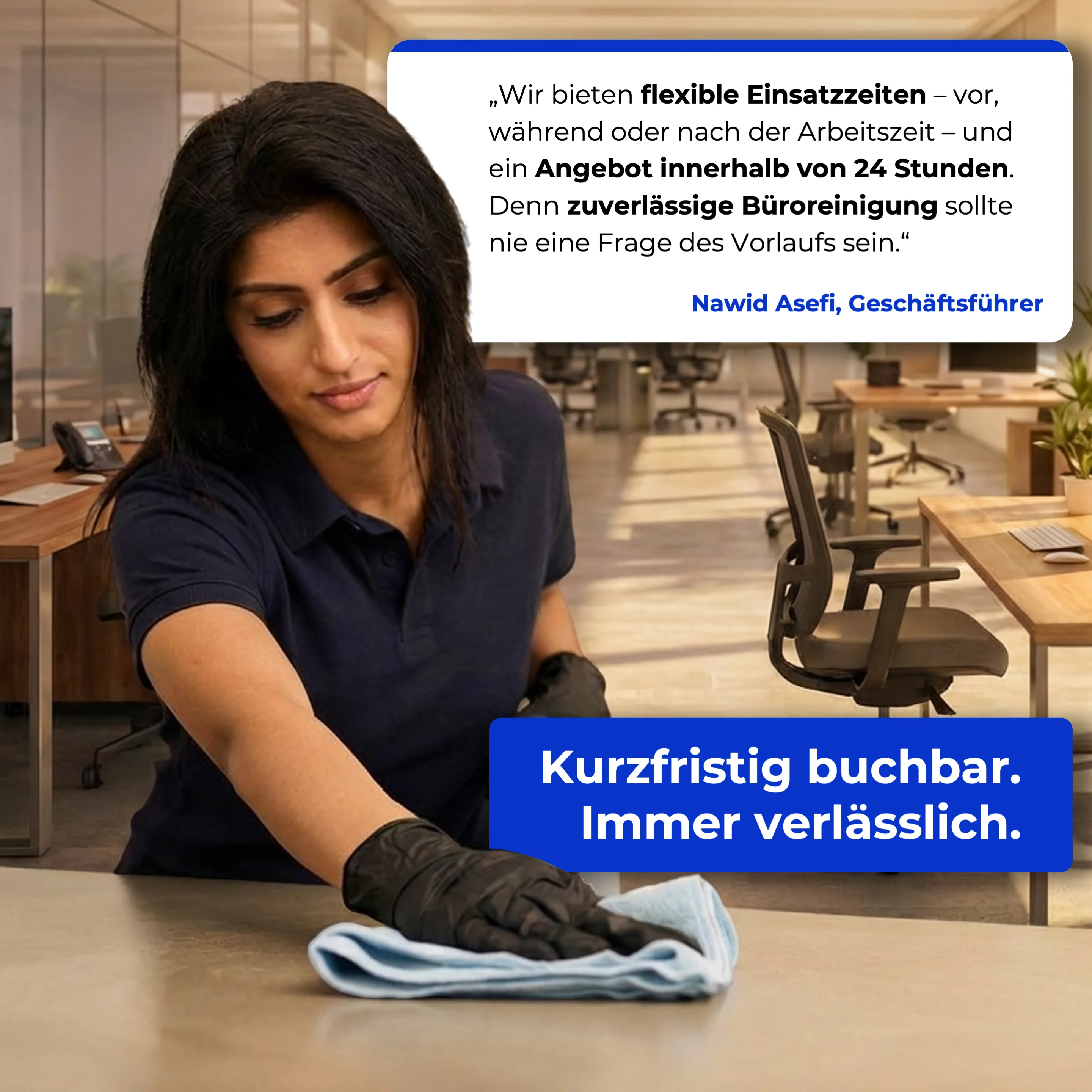 Frau reinigt mit Tuch einen Bürotisch in einem modernen Büro, daneben eingeblendetes Zitat zu flexiblen Einsatzzeiten und zuverlässiger Büroreinigung.