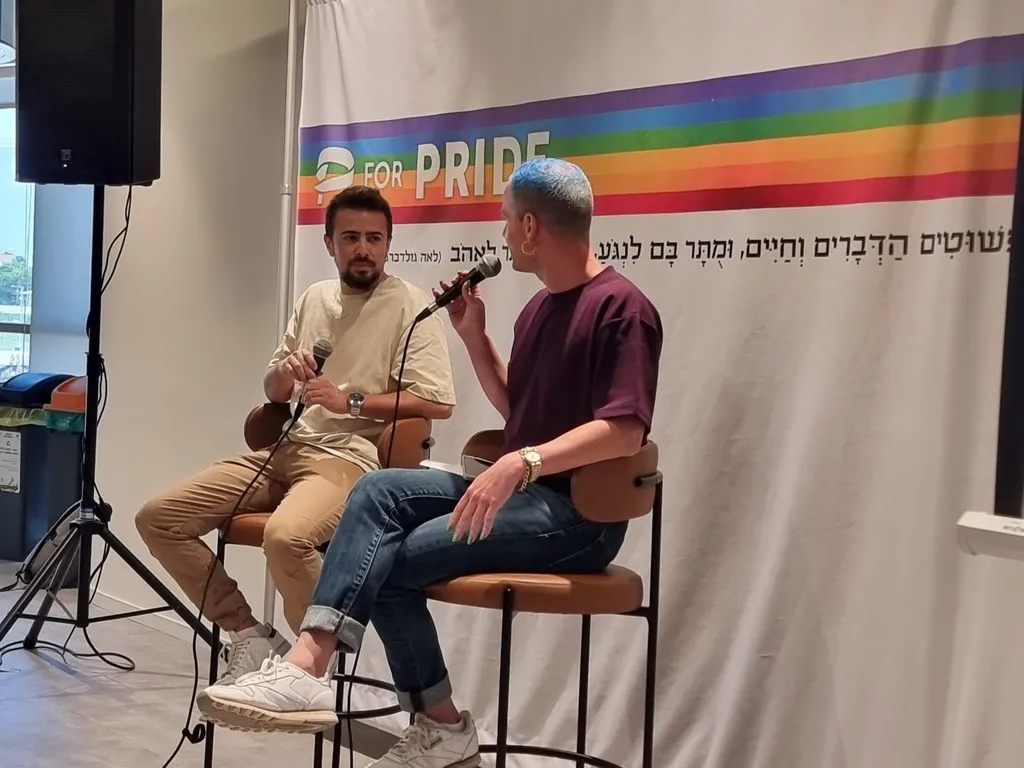 A photo selfie of Michael Alroy at the end of his talk with people in the background