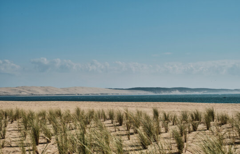 Plages de sable fin au Cap Ferret près du Bassin d’Arcachon, destination du groupe Beauvallon Collection.