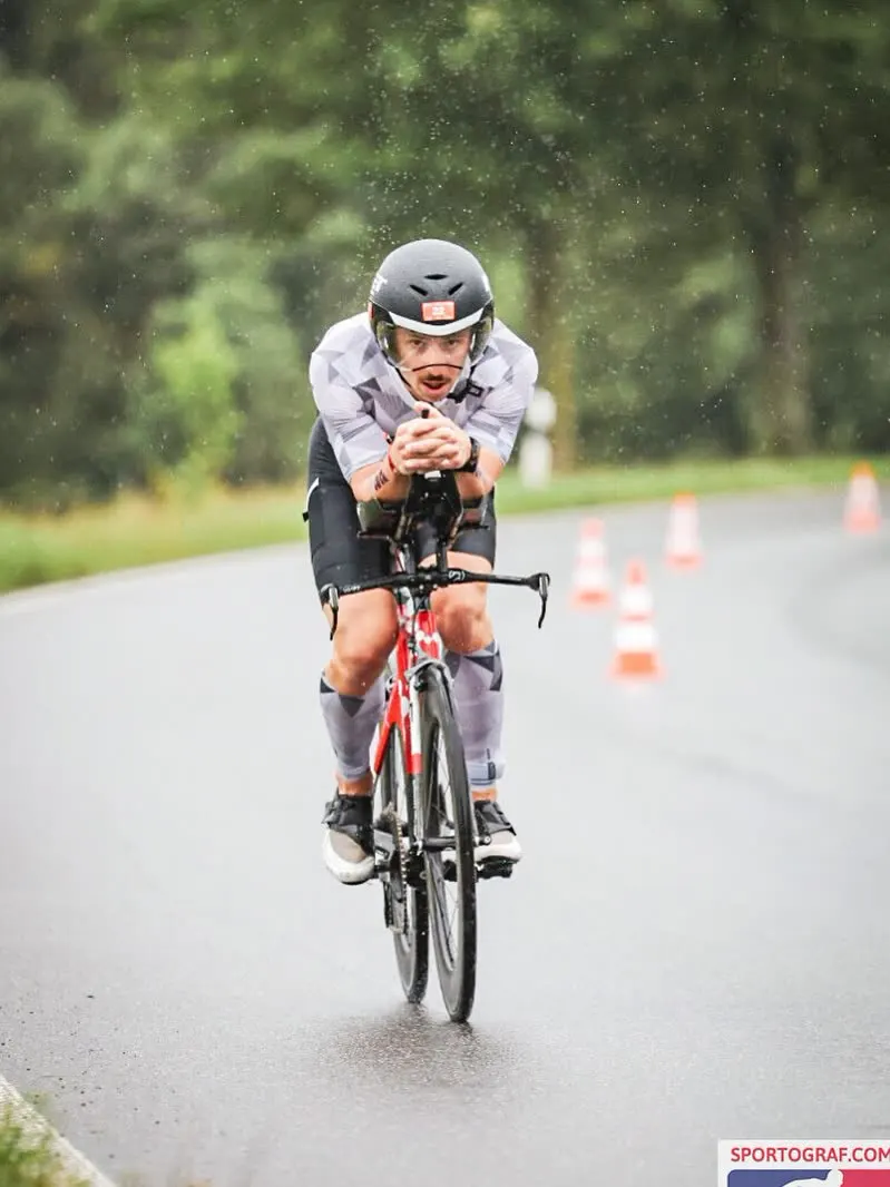 Fabian auf der Laufstrecke beim OstseeMan 2025