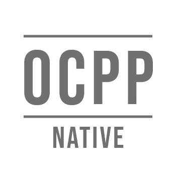 Logo OCPP Native en niveaux de gris avec des lignes horizontales