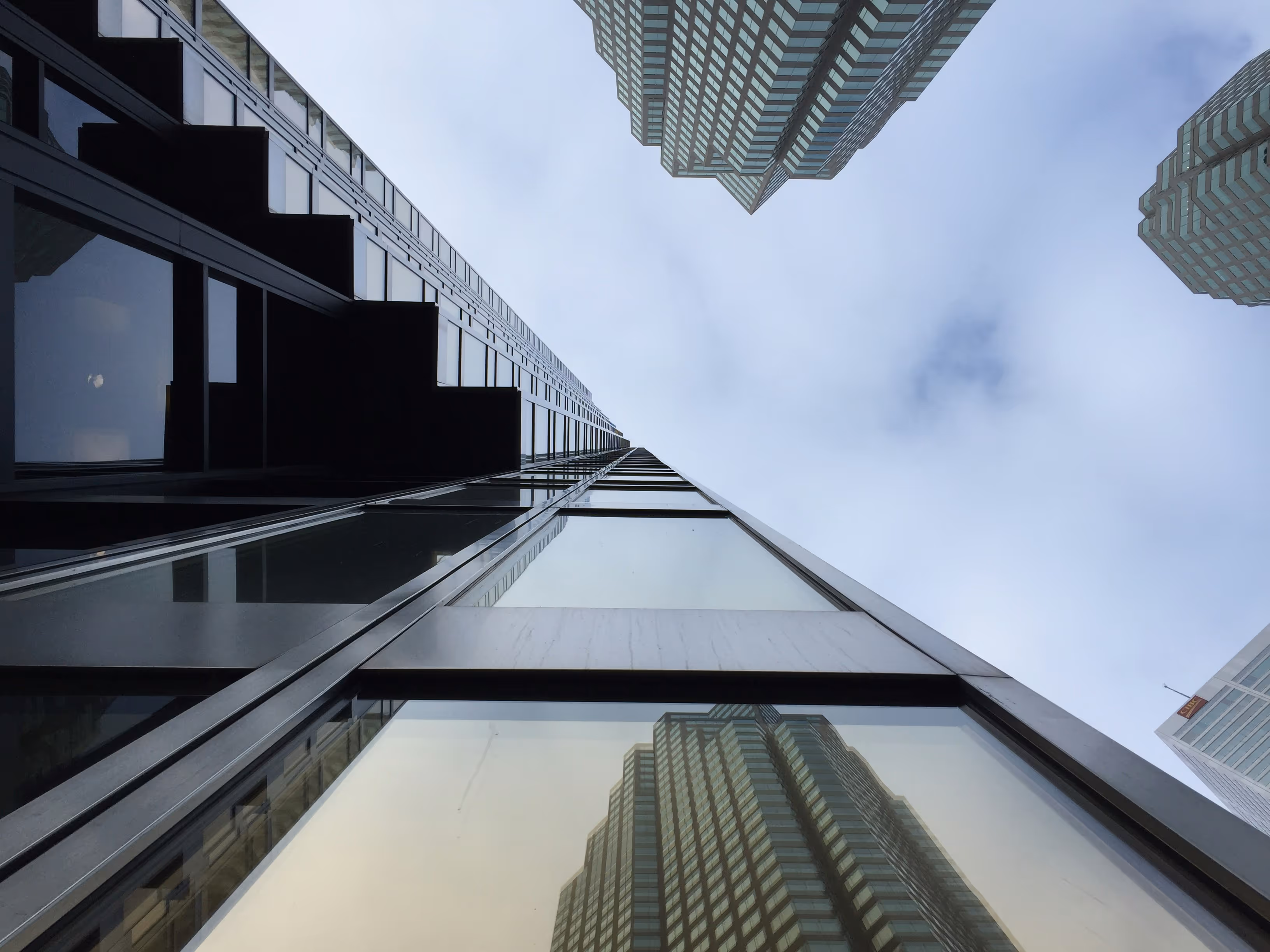 Le vesting, ou « attribution progressive », est un mécanisme juridique et financier qui organise l’acquisition graduelle des droits sur les BSPCE
