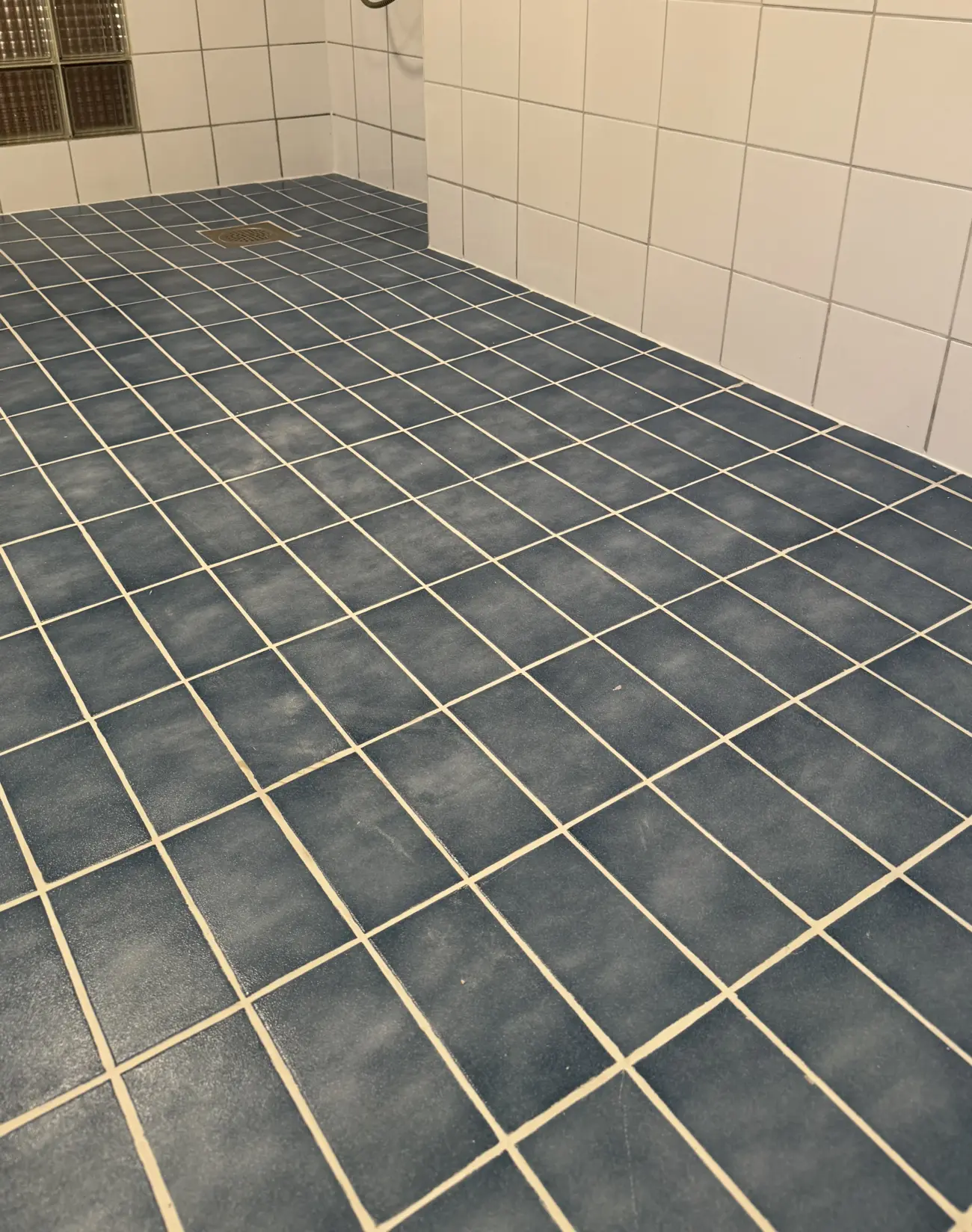 Kylpyhuoneen saumojen vaihto - Jälkeen