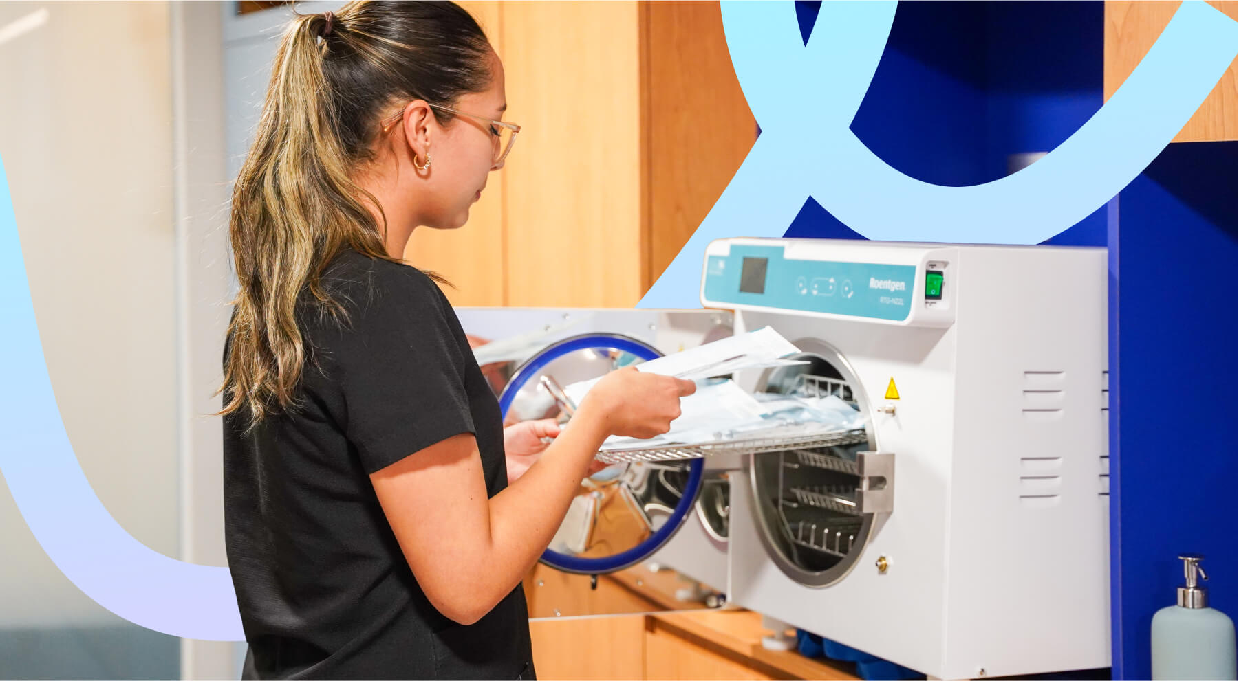 Dental instruments being sterilized following NOM-013-SSA2 protocols