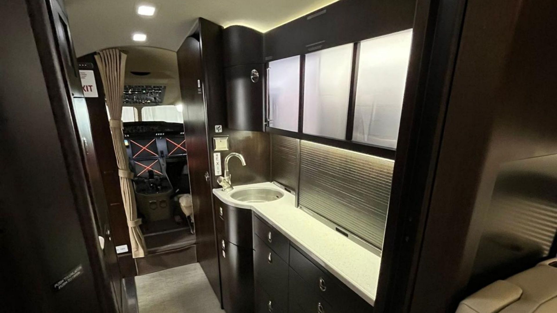 Falcon 7X S/N 93 interior, Jetrock