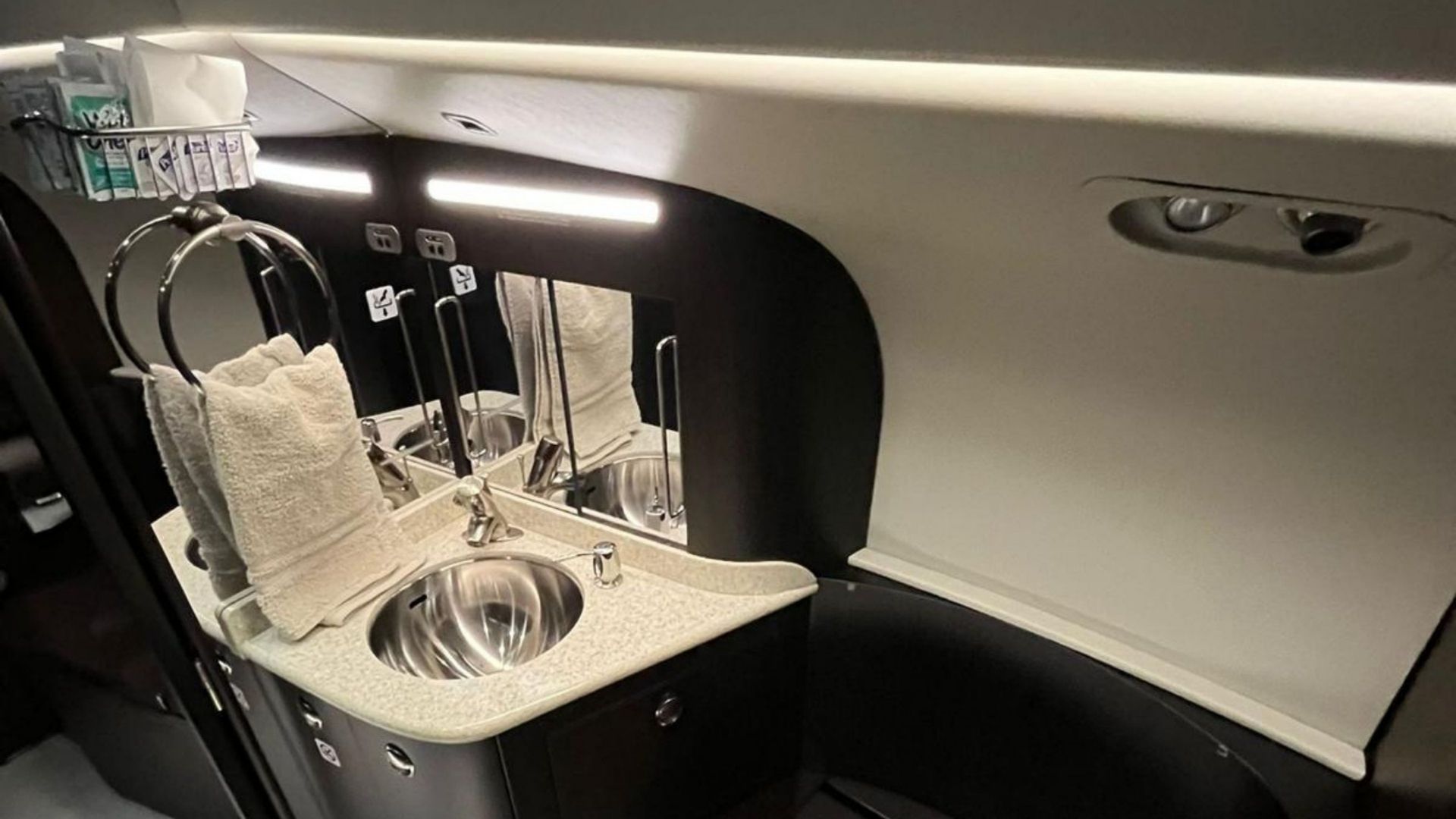 Falcon 7X S/N 93 bathroom, Jetrock