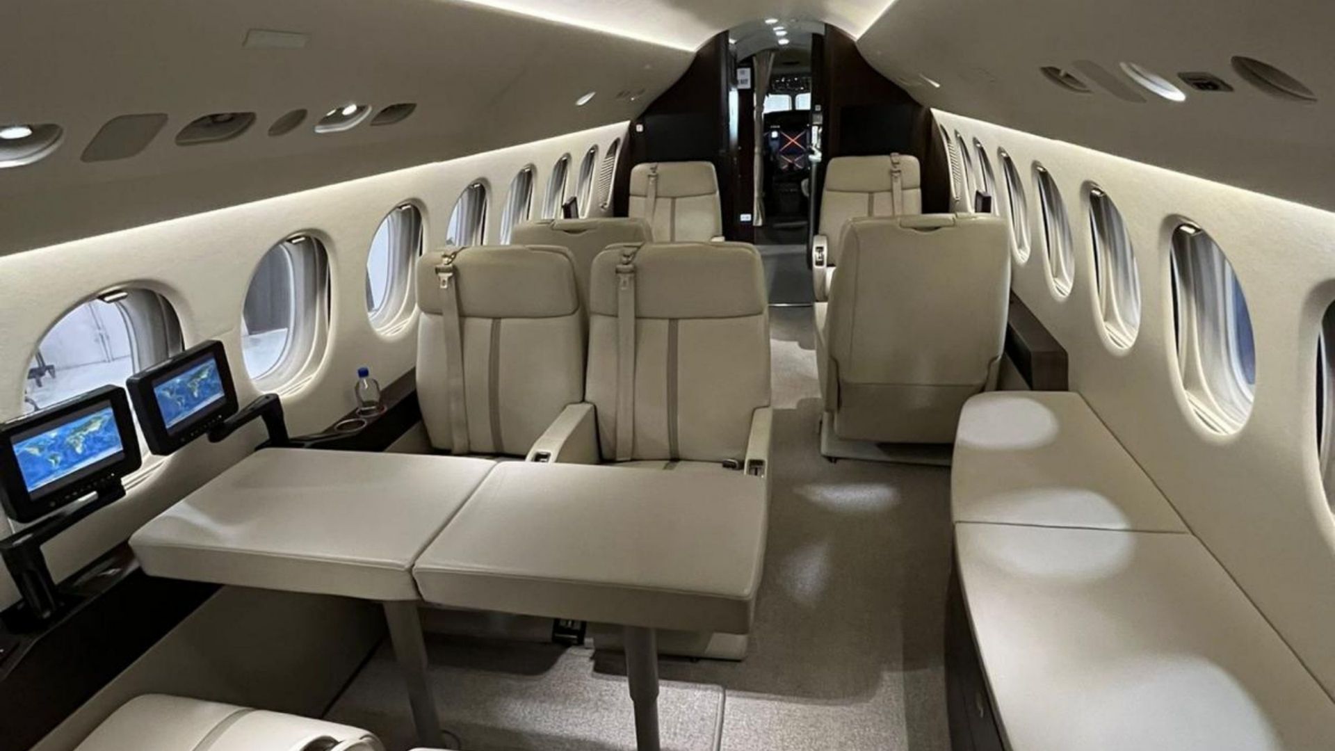 Falcon 7X S/N 93 interior, Jetrock