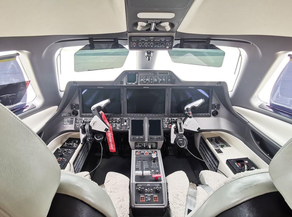Phenom 300, Cockpit | Jetrock 