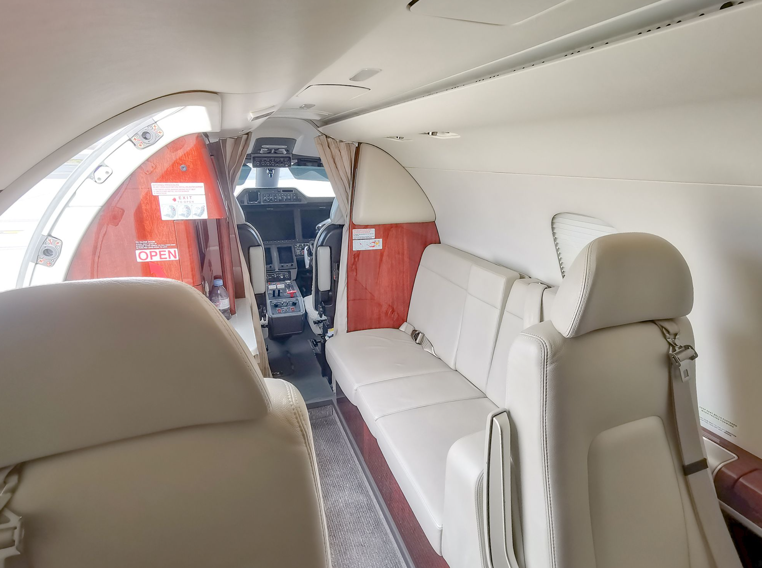 Phenom 300, cabin fwd | jetrock