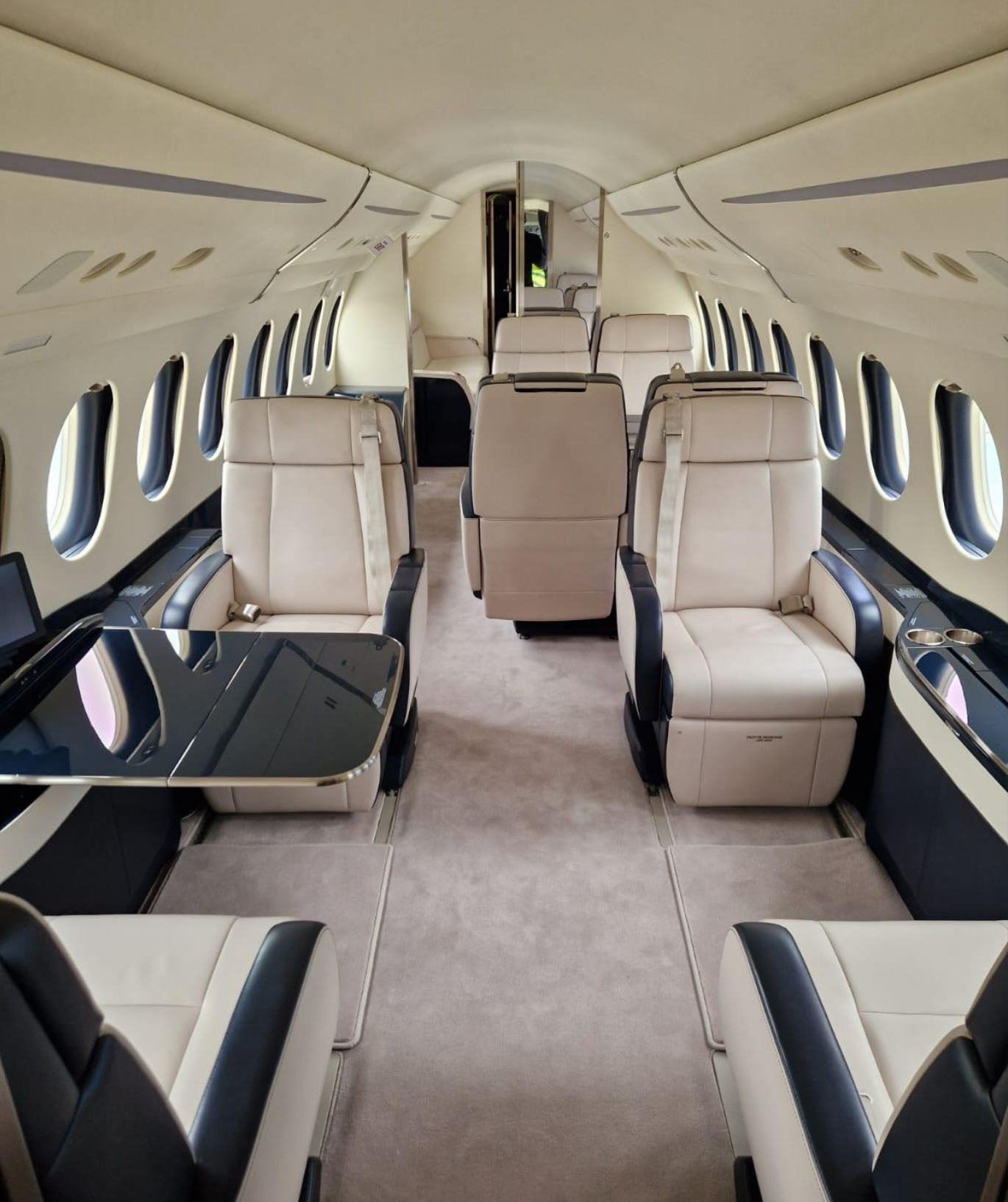 Falcon 7X interior 
