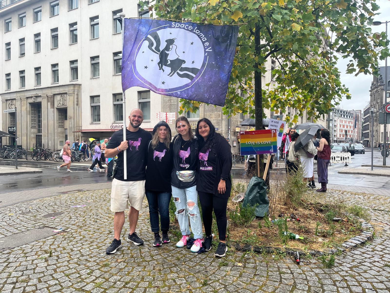 Gruppe von Space Lama Mitgliedern