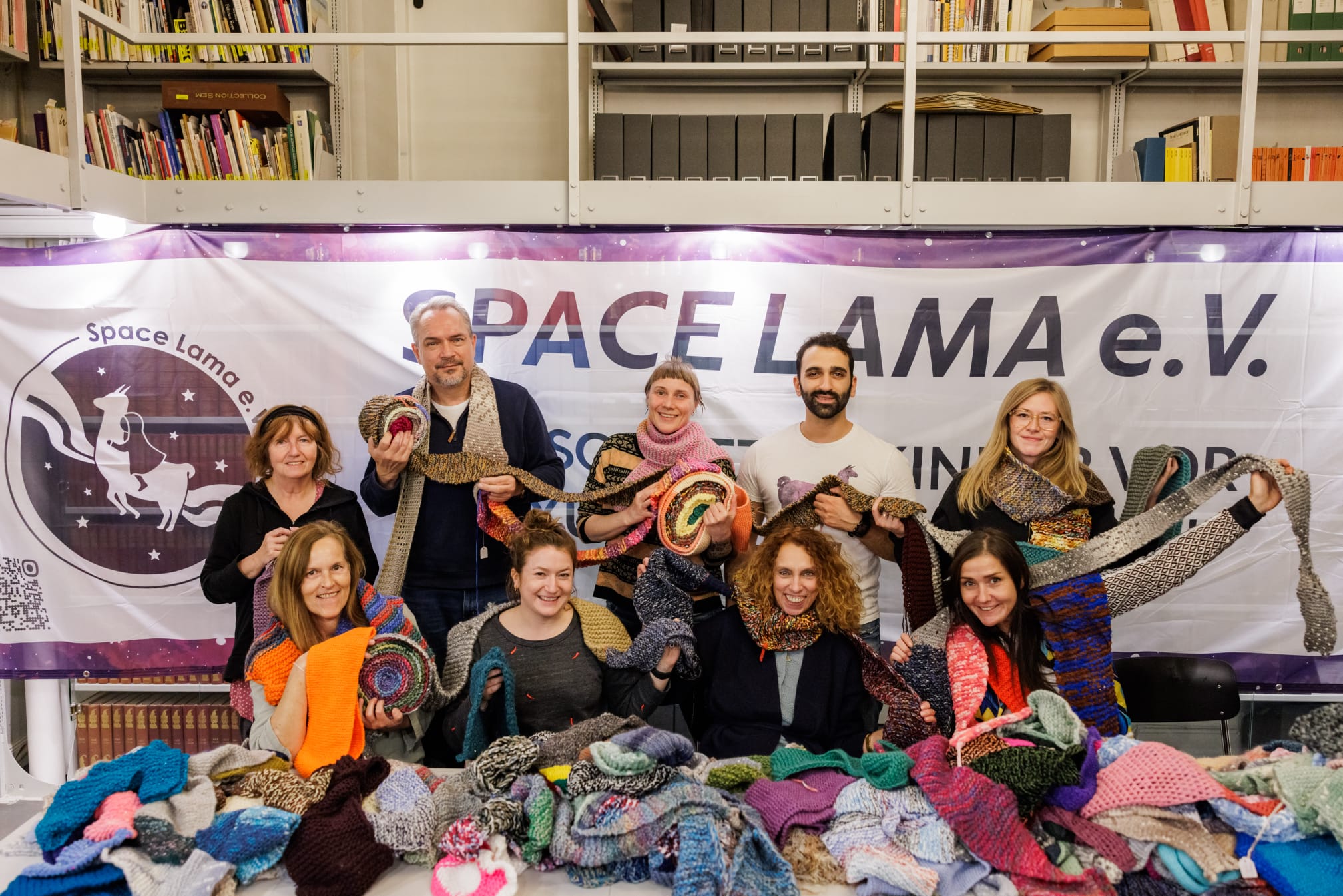 Teilstücke des längsten Schal Deutschlands