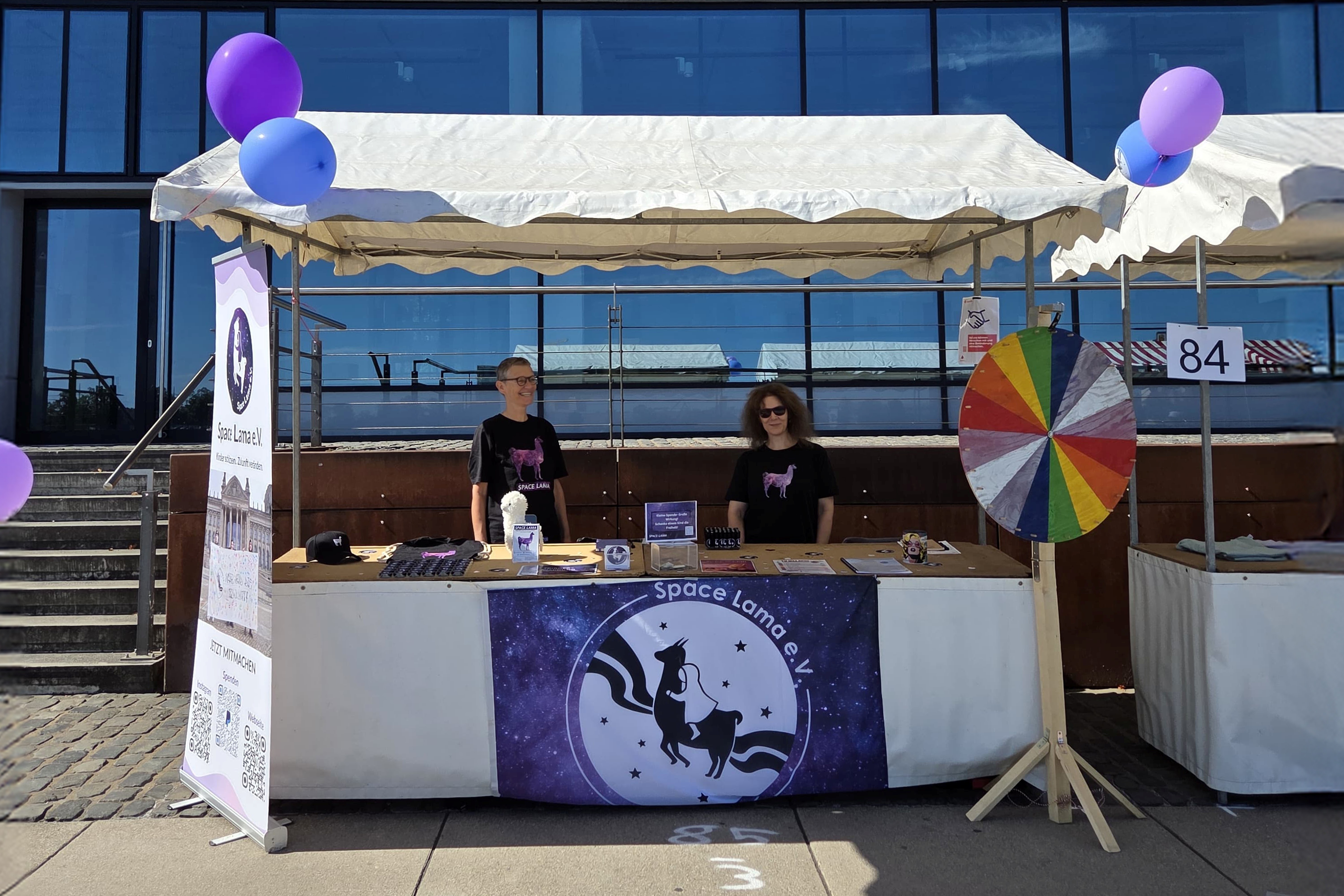 Space Lama e.V. beim 25. Kölner Ehrenamtstag mit Infostand und Glücksrad.