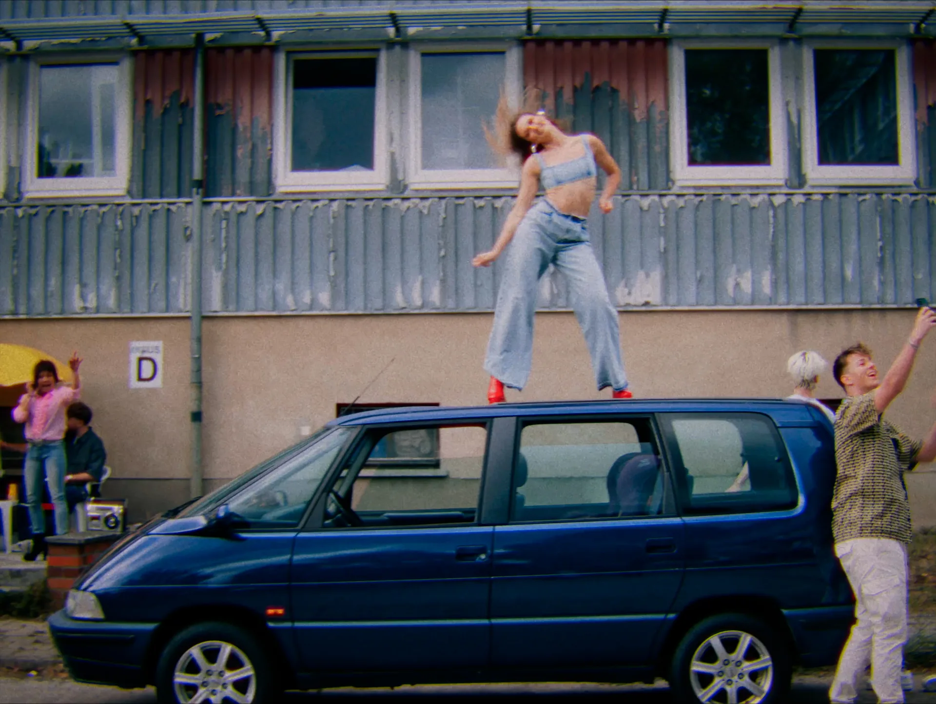 Alle Farben × James Carter, Wanna Dance, Still