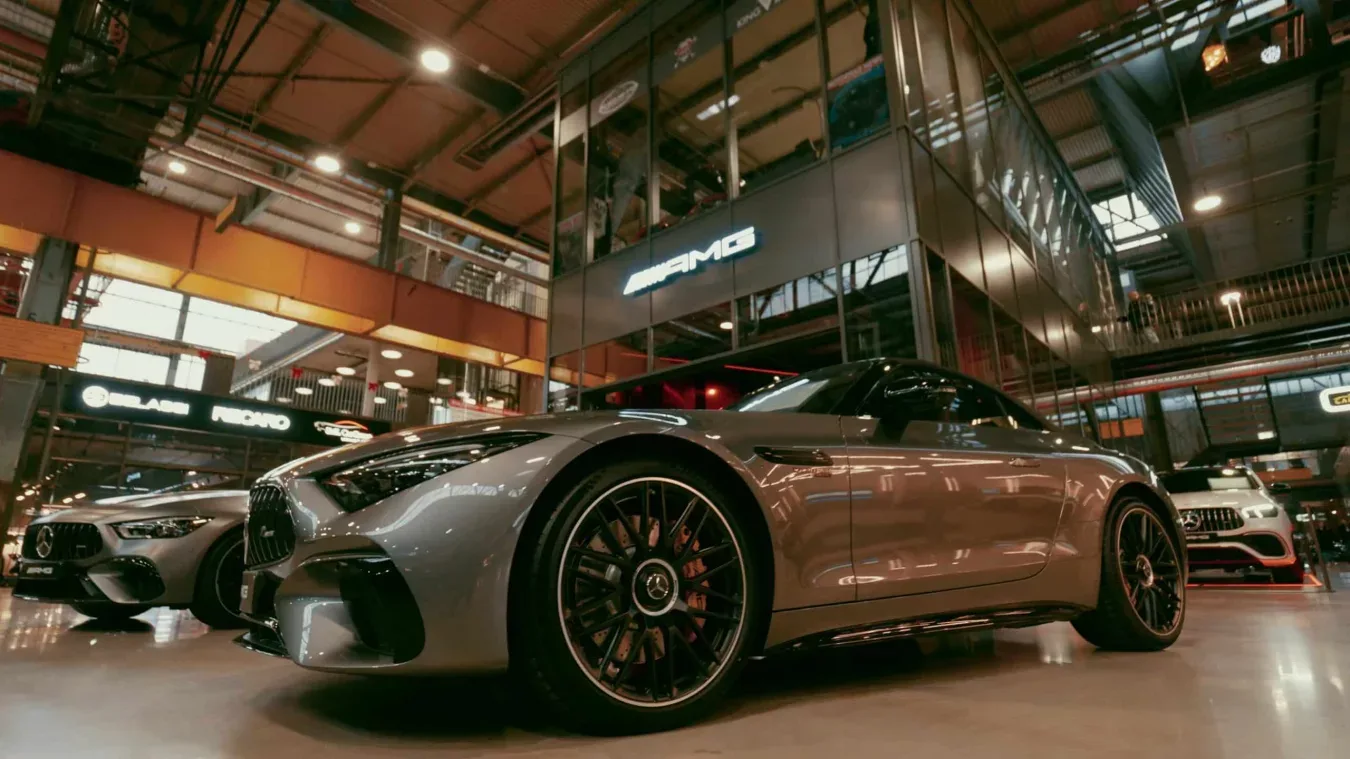 Mercedes Roadshow, Still