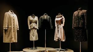 Entre la moda y la tradición” de Rostan, la diseñadora que colaboró con Christian Dior | Architectural Digest