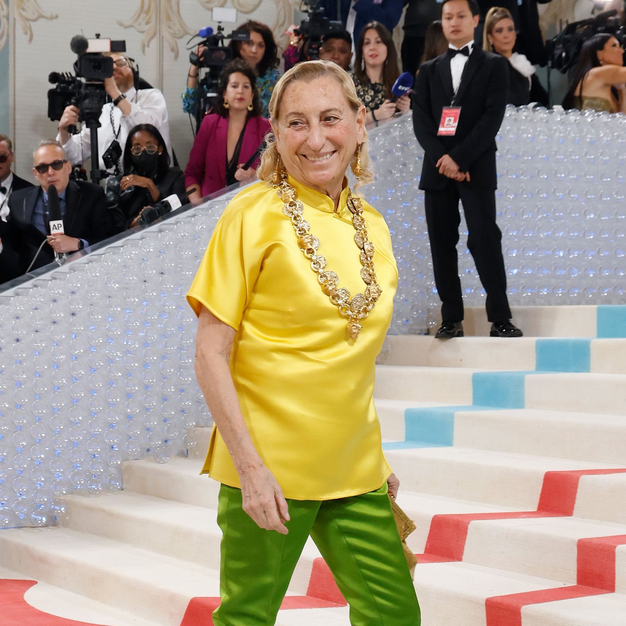 Miuccia Prada en las Met Galas es la discreción y la comodidad absoluta | Vogue España