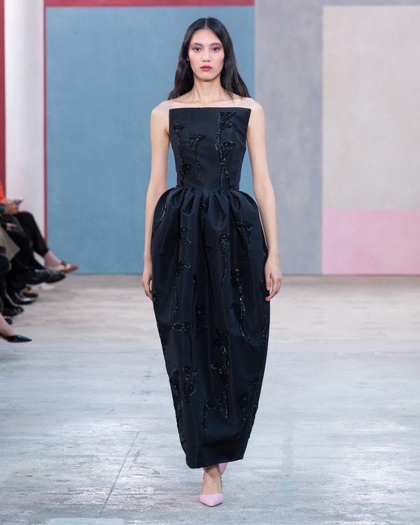 MODEL WALKING THE FALL 2026 RUNWAY SHOW