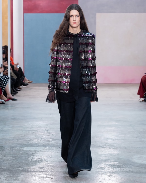 MODEL WALKING THE FALL 2026 RUNWAY SHOW