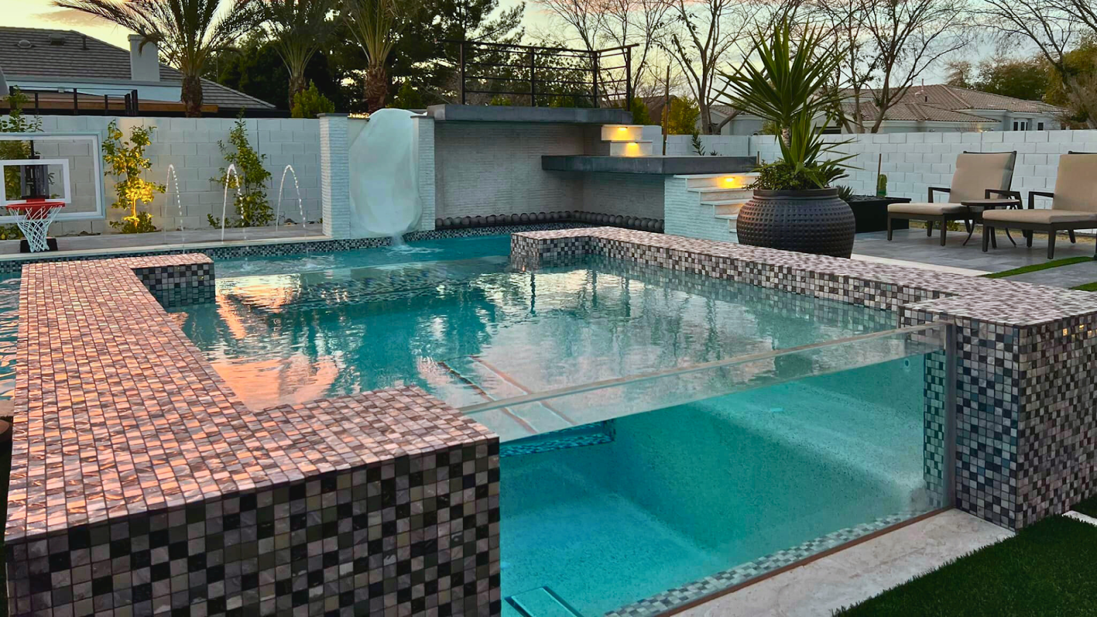 Acrylic pool window installed in an ineffective design placement.