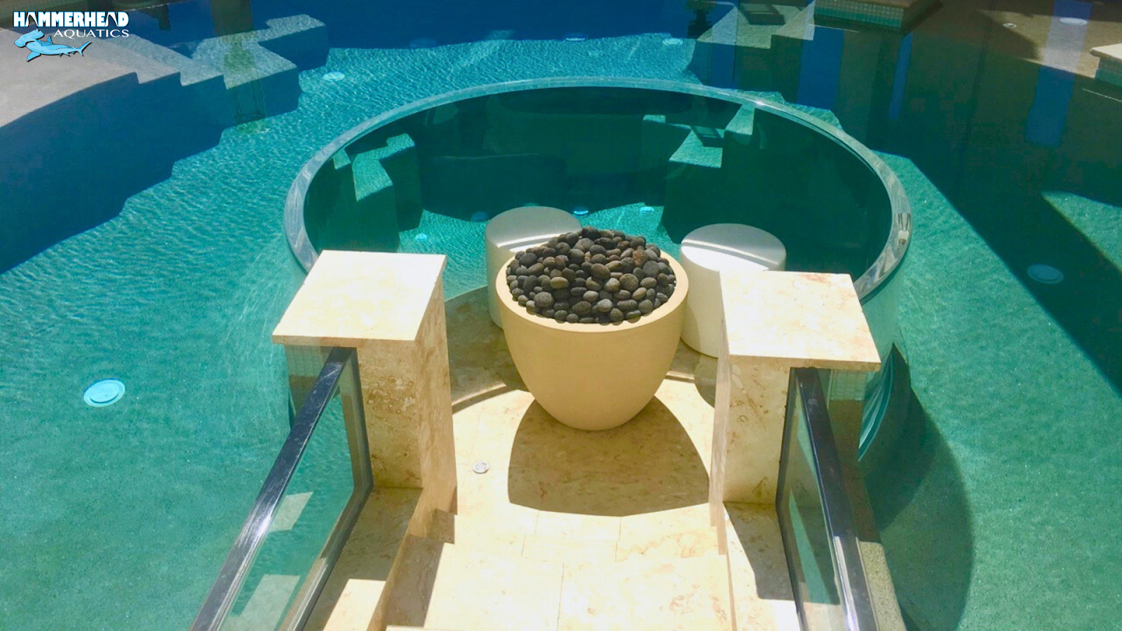 Acrylic pool window with clear visibility and curved design