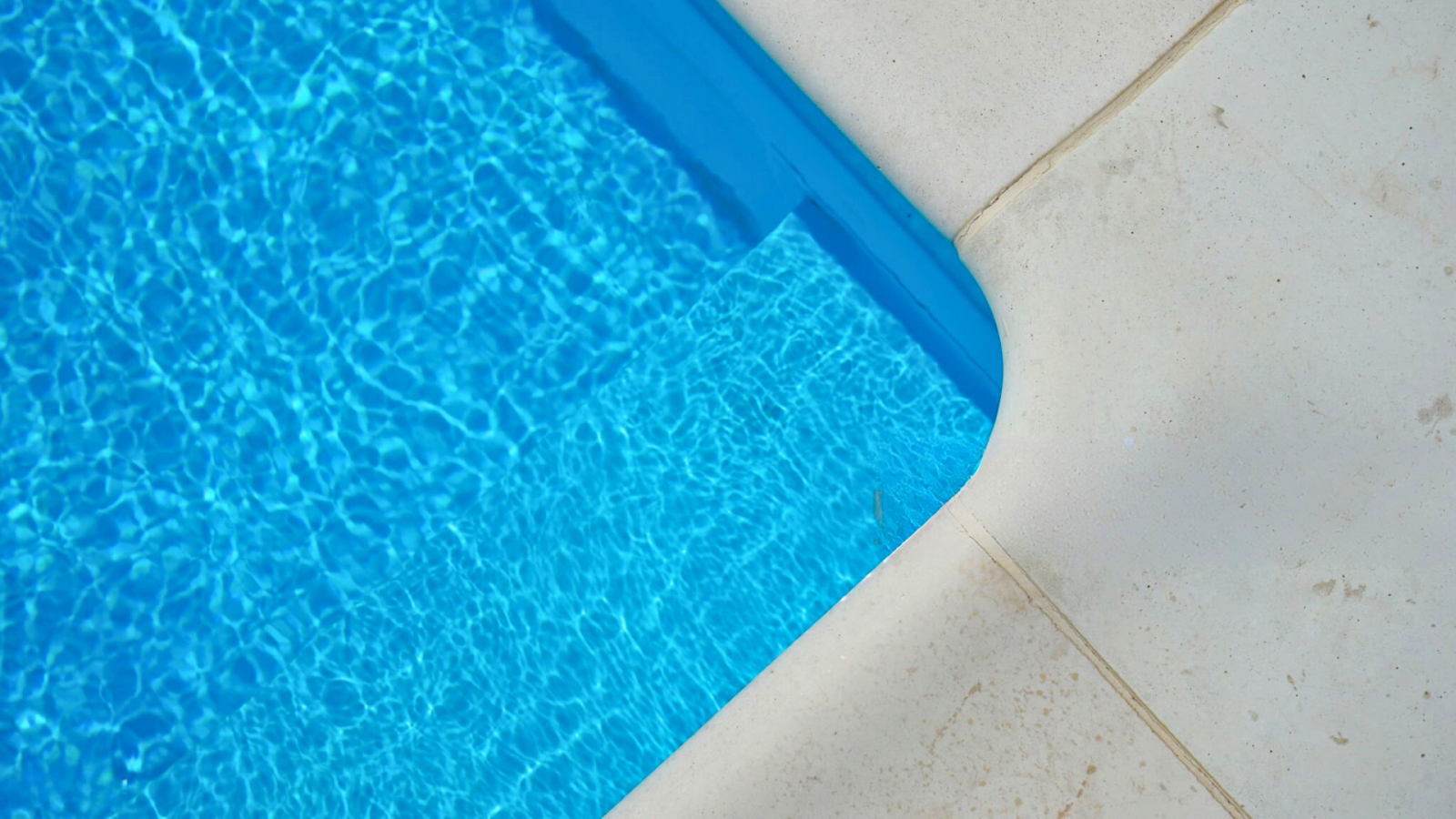 Bullnose rounded pool window edge for safer family and public pools