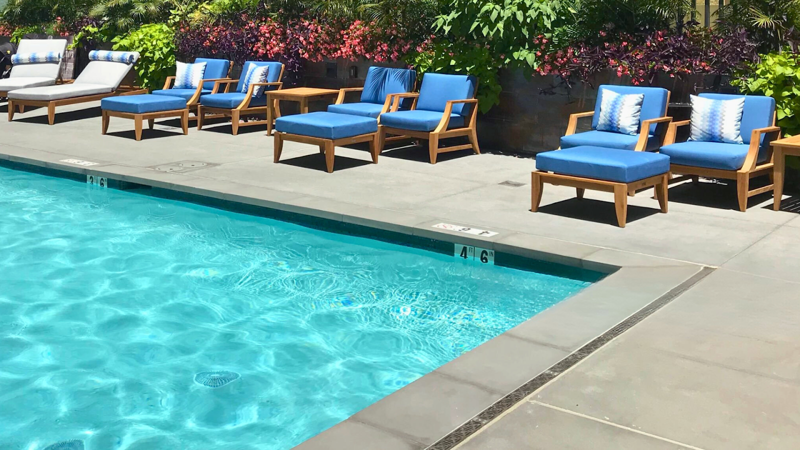 Concrete pool coping with smooth modern finish