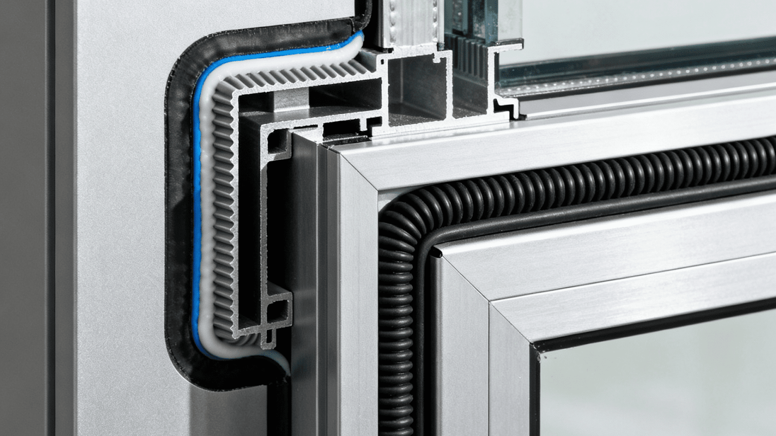  Zoo glazing installation details including edge sealing, drainage, thermal expansion, and structural supports.