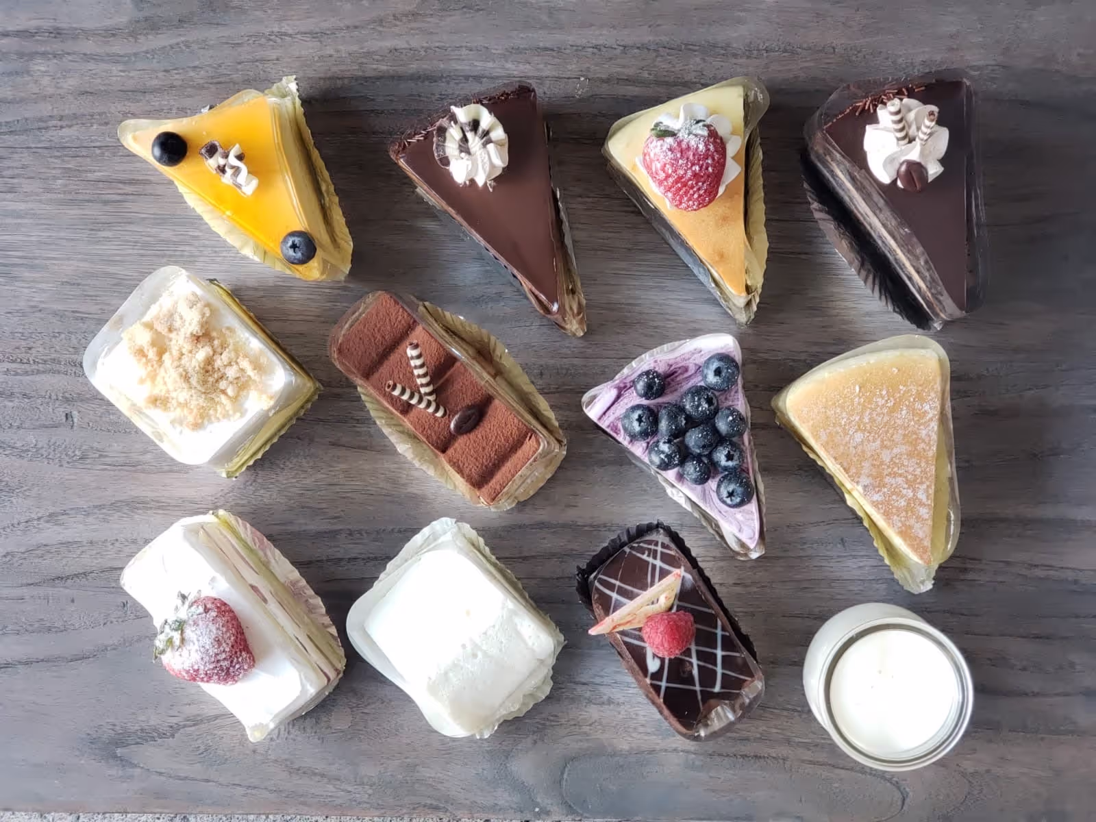 A table displays Panya Cakes & desserts.