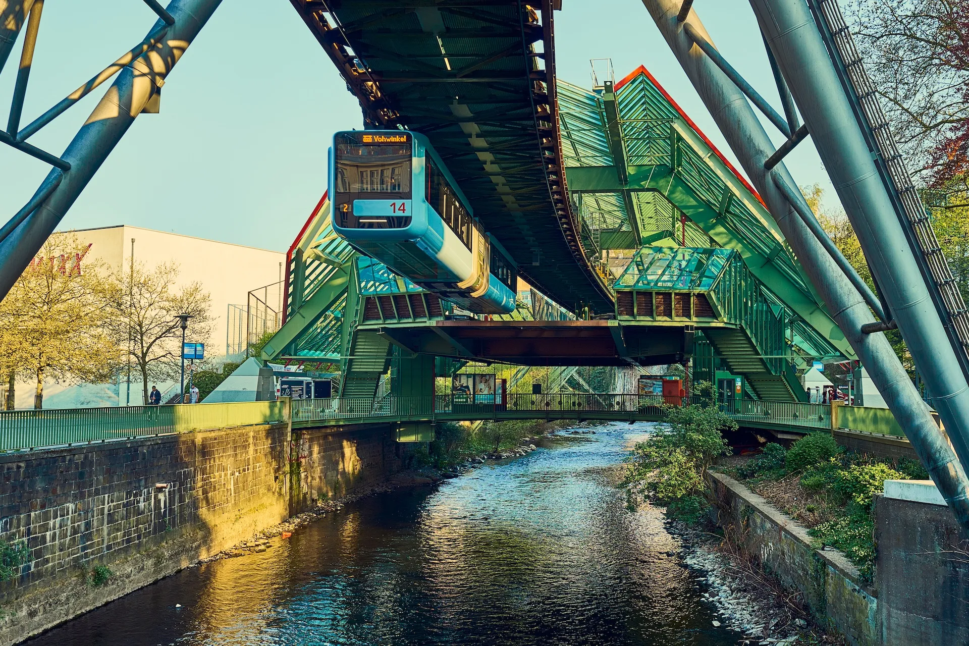Gebäudereinigung Wuppertal - Schwebebahn