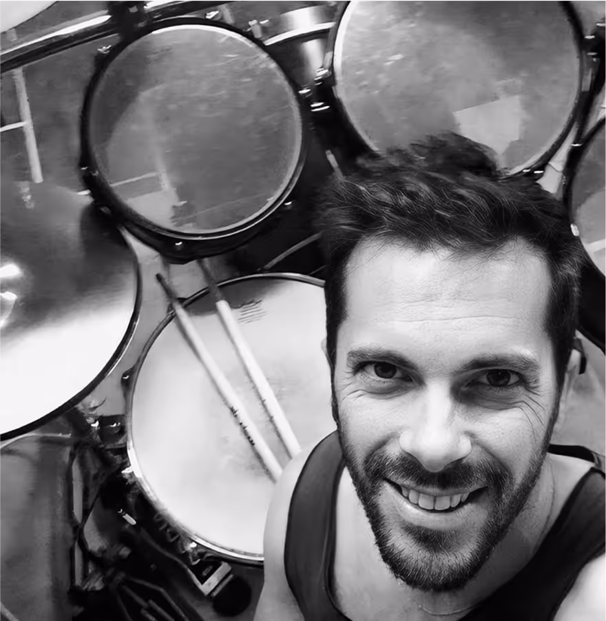 Alexandre Deniot dans un studio de musique