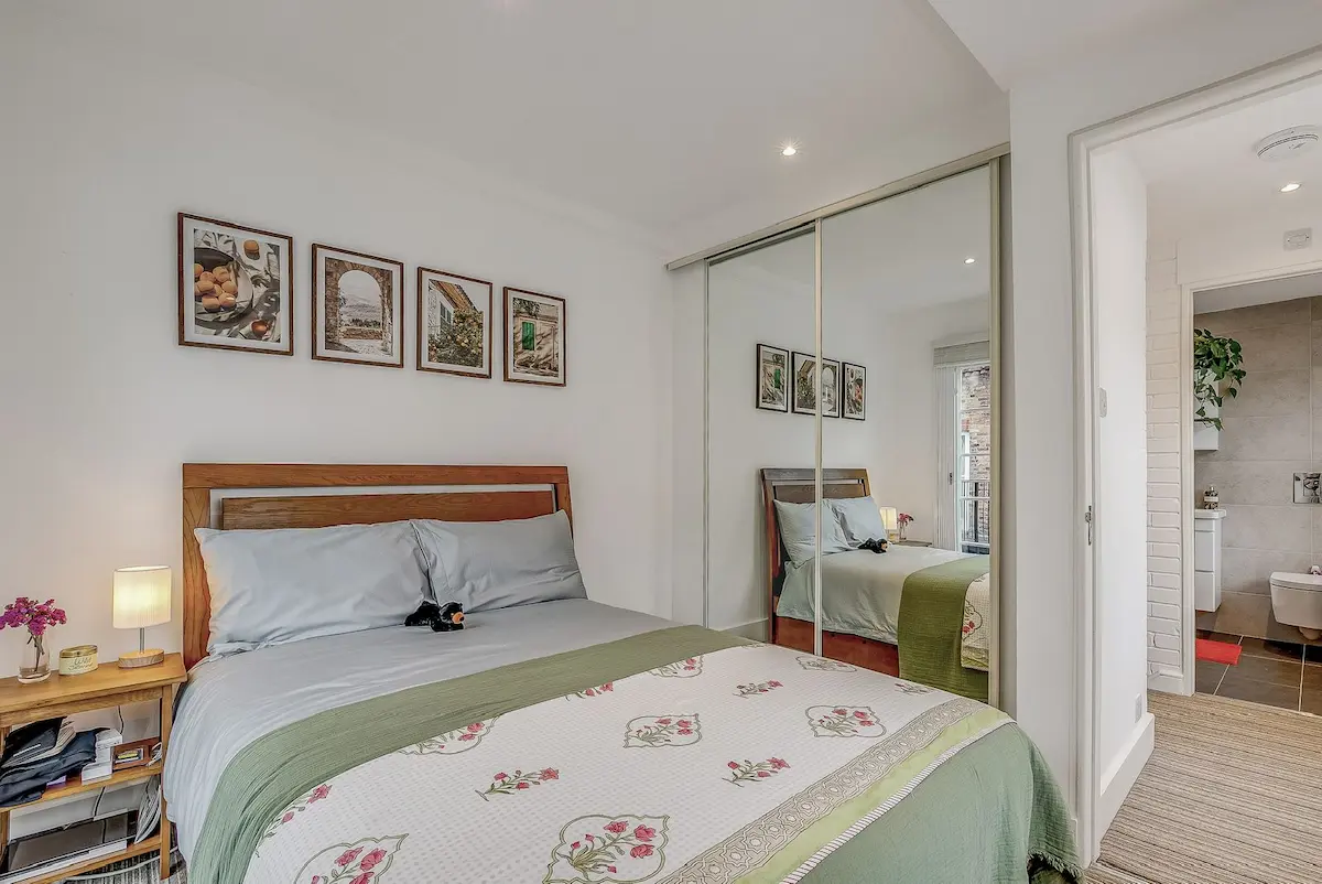 Stylish second bedroom with en-suite and contemporary decor