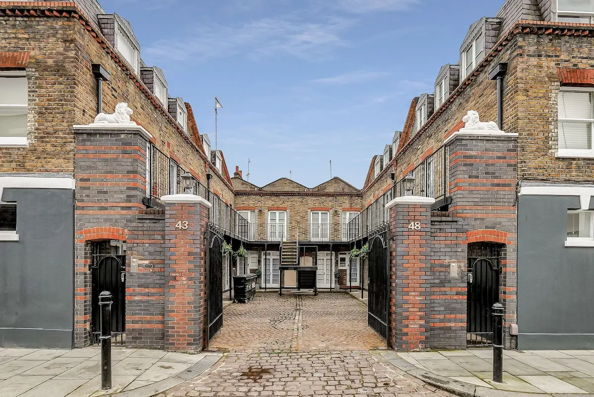 Street view of the luxurious Paddington residence close to Hyde Park
