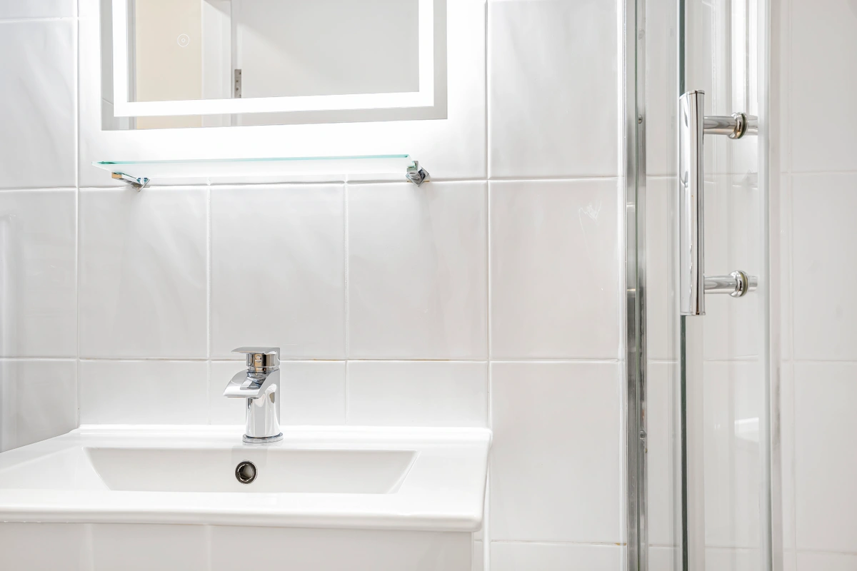 Bright bathroom with clean lines and high-end finishes