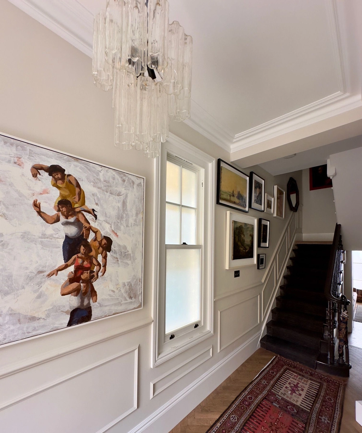 Contemporary corridor connecting the living spaces of the home