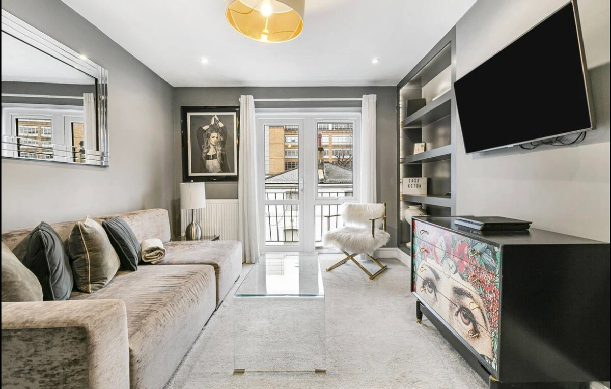 Modern lounge with a bright atmosphere and designer furniture