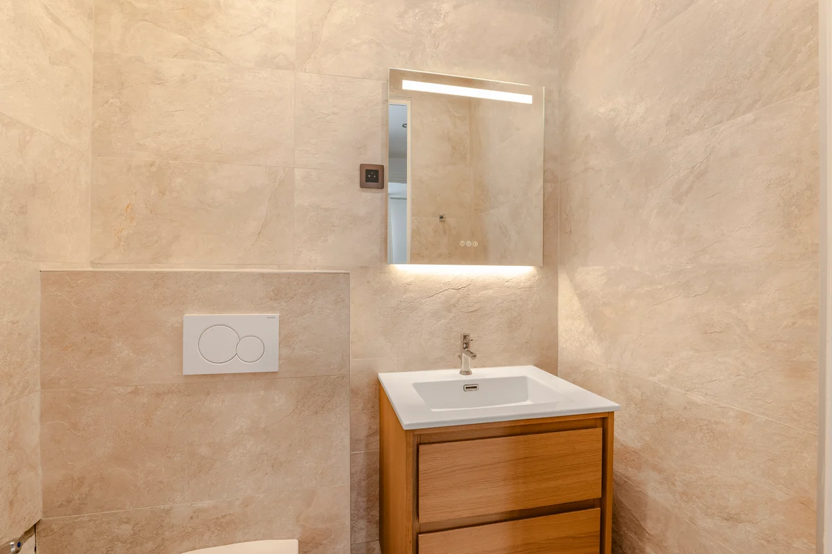 Another view of the elegant marble bathroom at Casa Cribs with contemporary fixtures.
