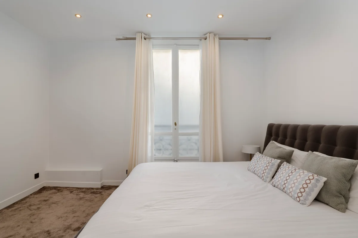 Cozy bedroom at Casa Cribs designed for comfort and refined style.