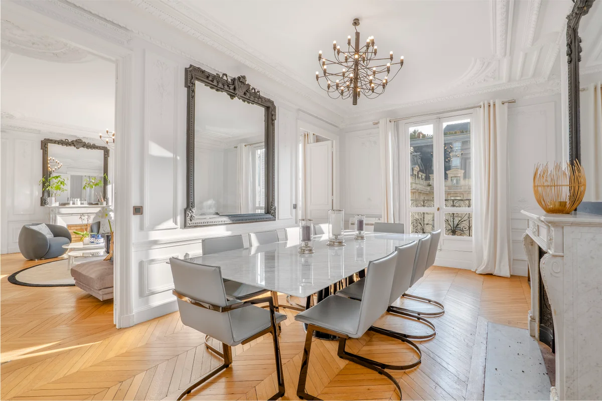 Elegant dining table and chic chairs at Casa Cribs designed for refined gatherings.