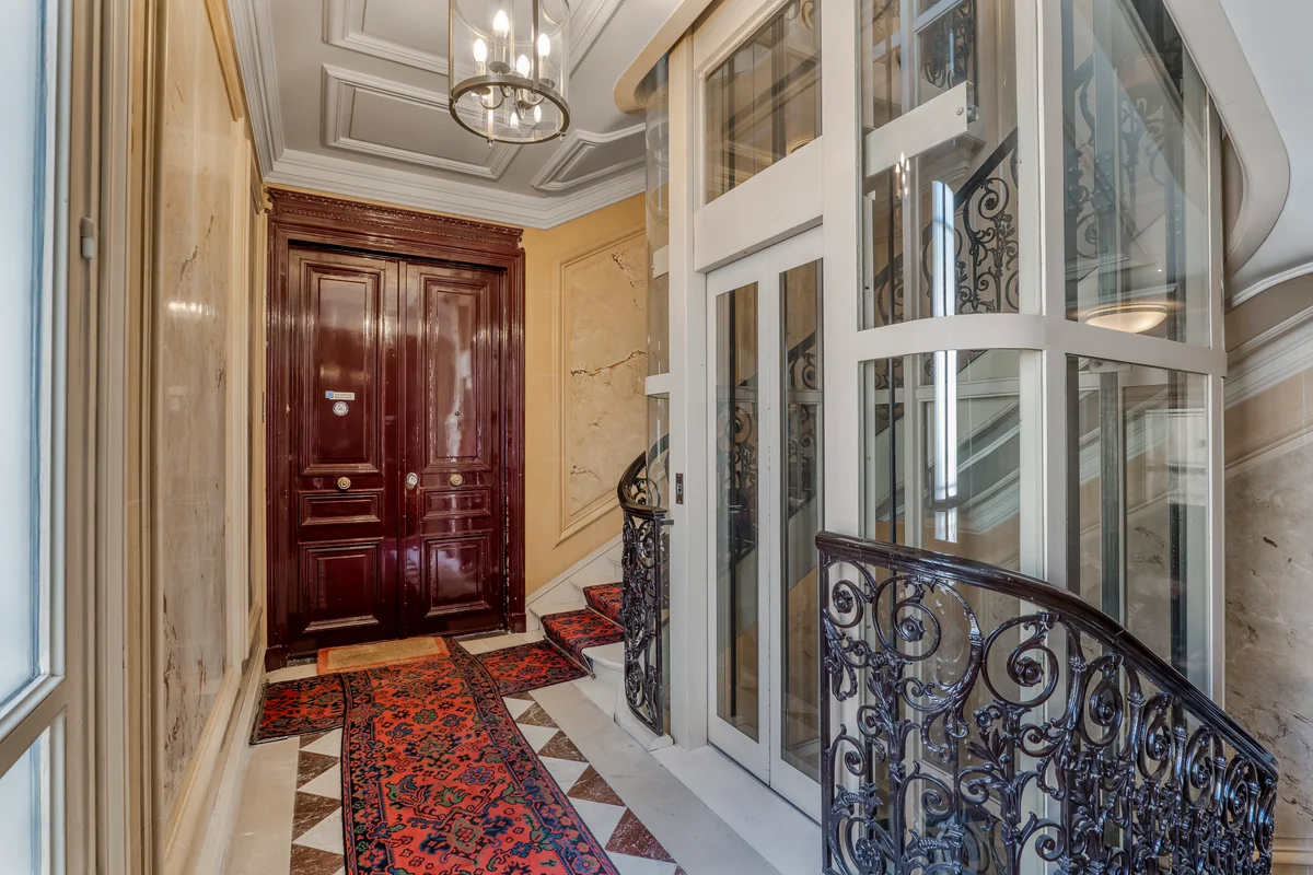 Grand entryway at Casa Cribs featuring elegant finishes and welcoming style.