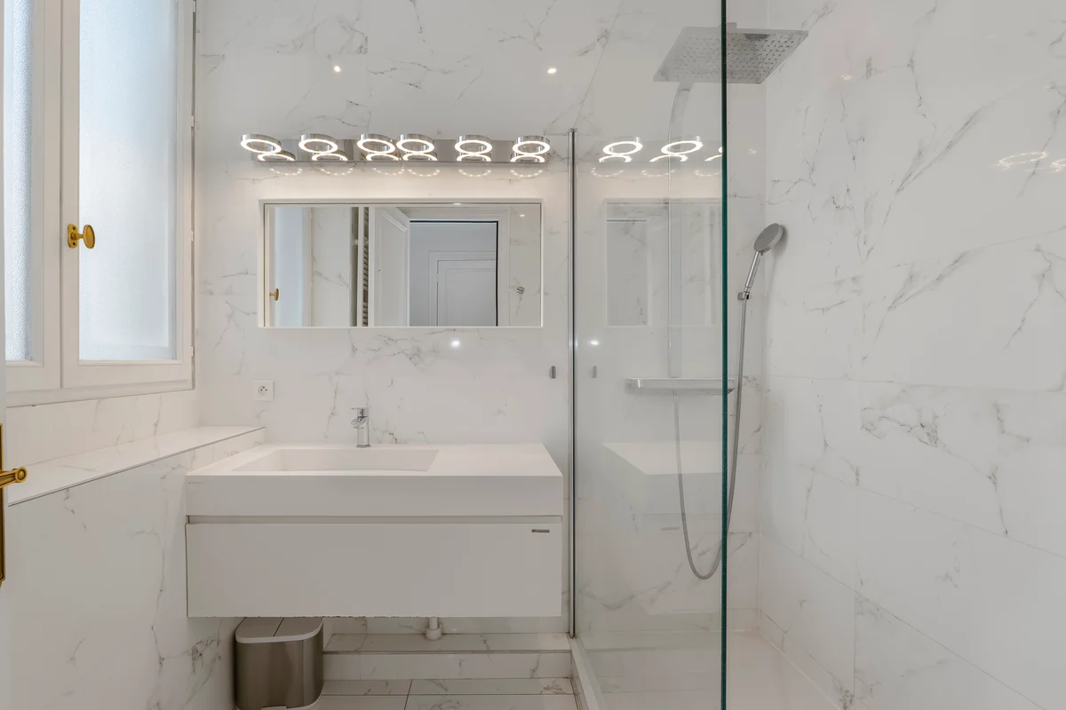 Luxurious marble bathroom at Casa Cribs offering a spa-inspired retreat with elegant finishes.