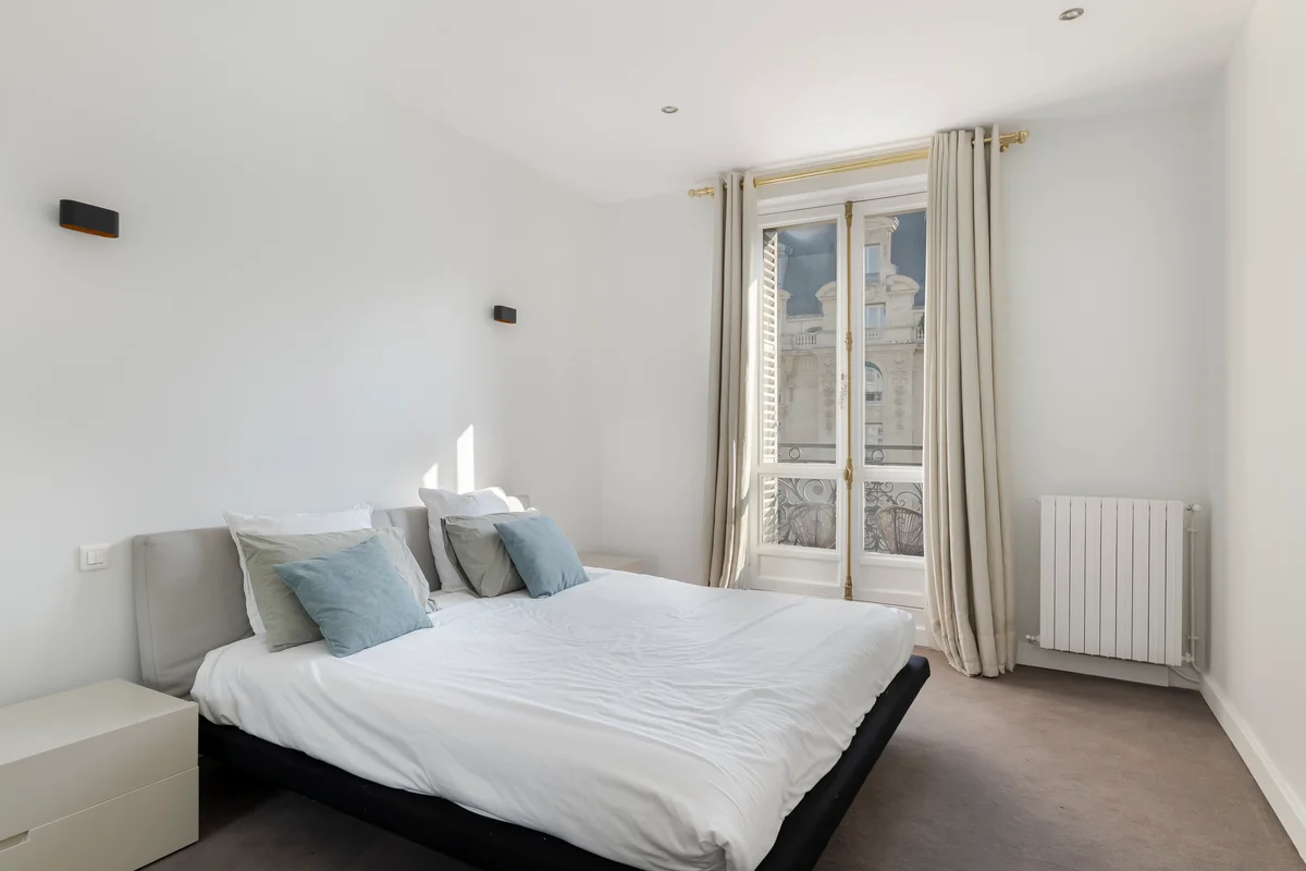 Spacious bedroom at Casa Cribs featuring plush bedding and natural light.