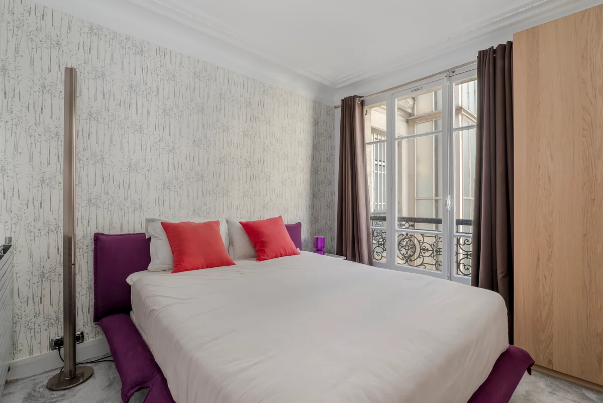 Elegant bedroom at Casa Cribs with refined bedding and classic Parisian charm.