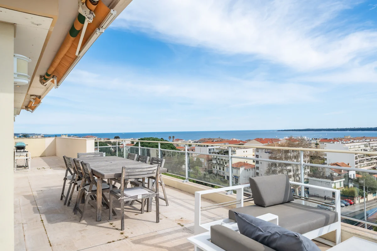 	Stunning panoramic view of the Mediterranean from the balcony at Casa Cribs.